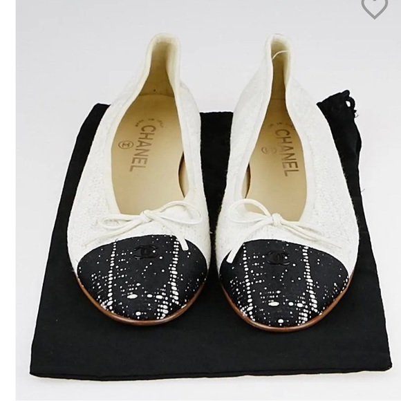 Chanel Ballet Flats. Black and white tweed. - Picture 2 of 4